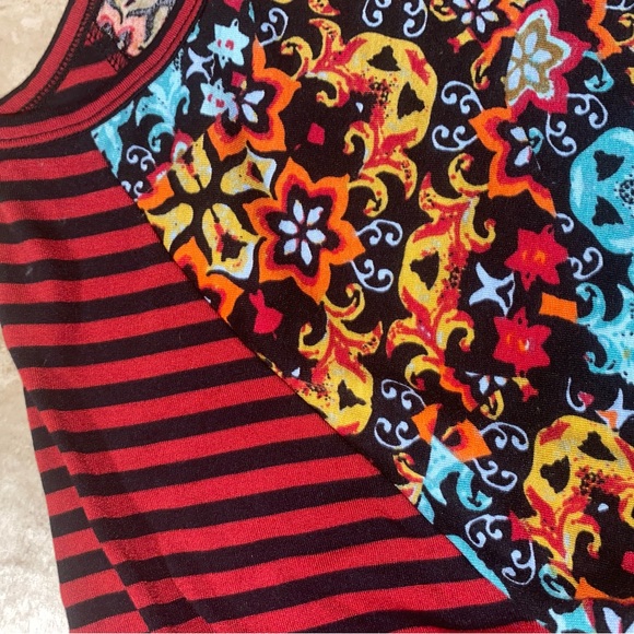 LuLaRoe Randy Baseball Tee NWOT - Picture 3 of 3